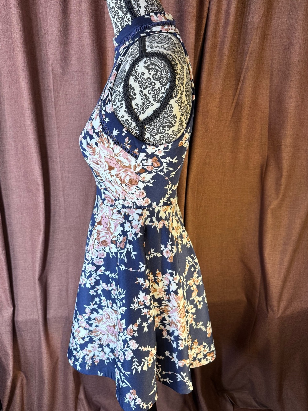 B. Darlin Floral Halter Fit & Flare Dress in Navy and Blush size 3/4 - Picture 3 of 11